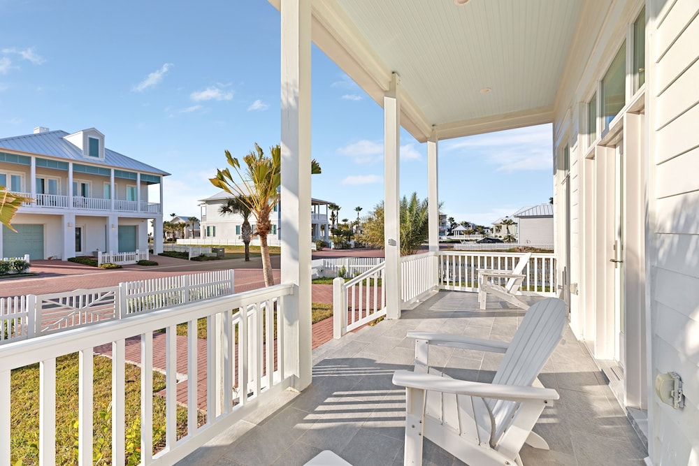 The Scarlett - Private Home At The Shores 3 Bedroom Home