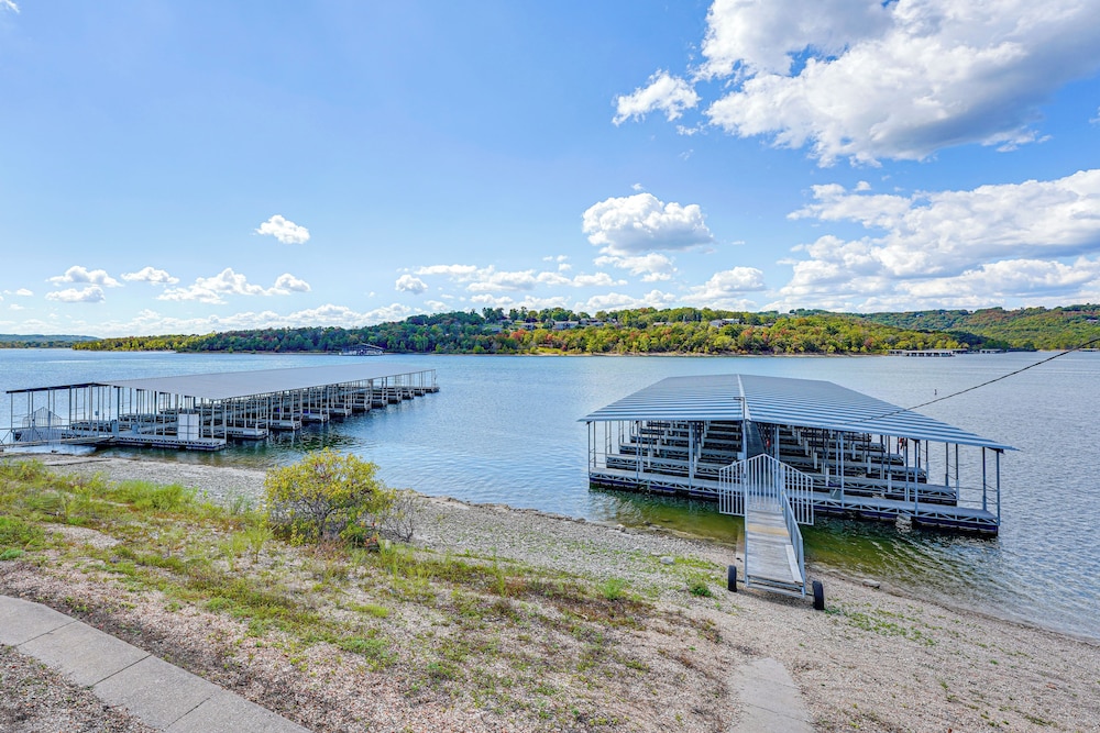 Table Rock Lake Access at Cozy Lakeside Escape view 3
