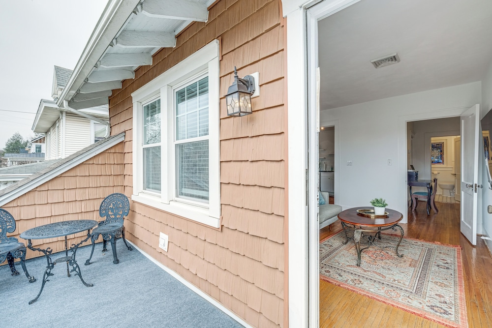 < 3 Mi to Dtwn Roanoke: Inviting Unit w/ Balcony