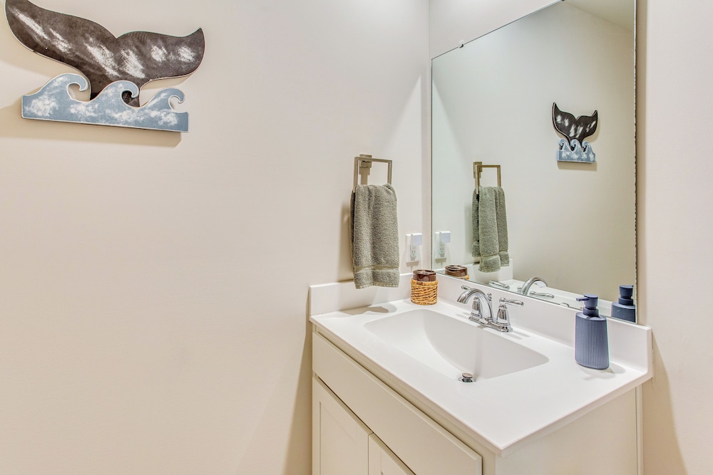 Near Golf Courses: Cozy Home in Ocean Isle Beach!