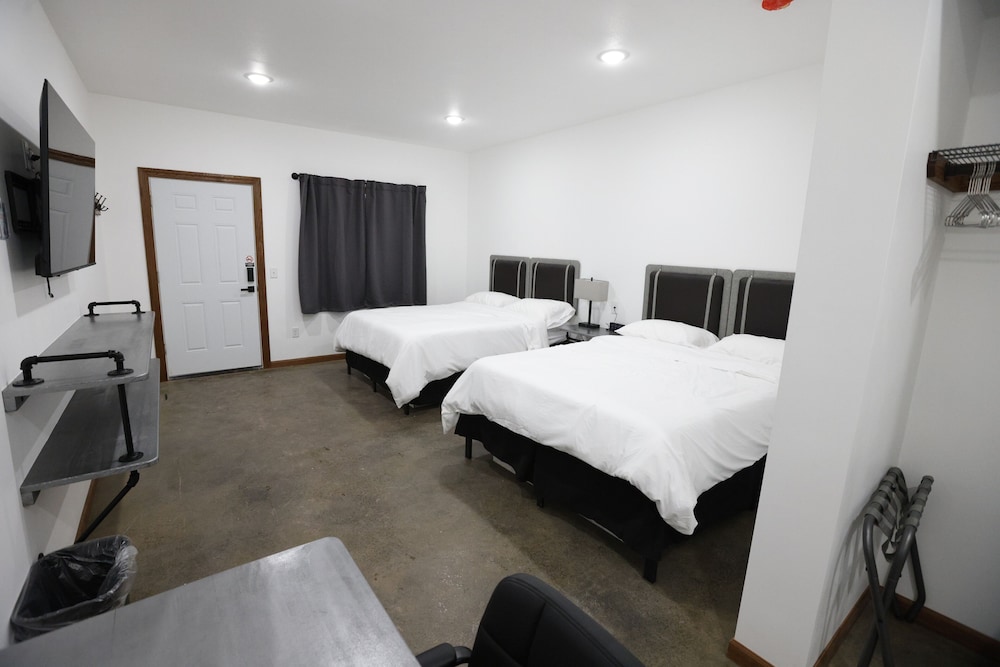 Bears Den Motel