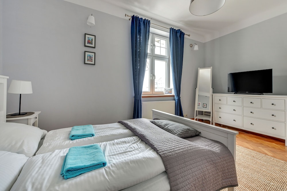 Grand Apartments - Brooklyn view 3