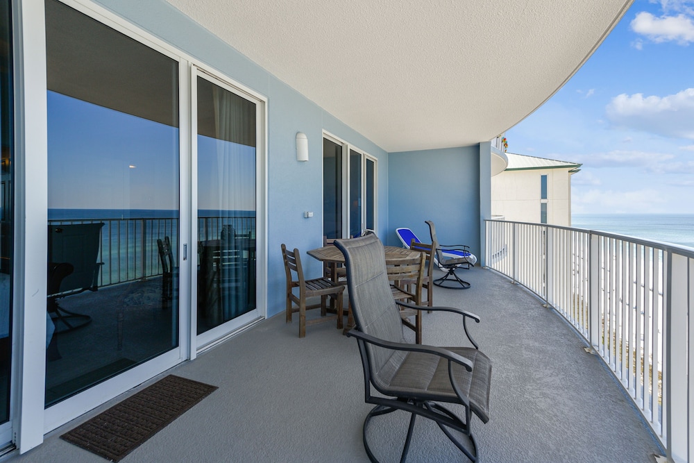 Twin Palms by Book That Condo