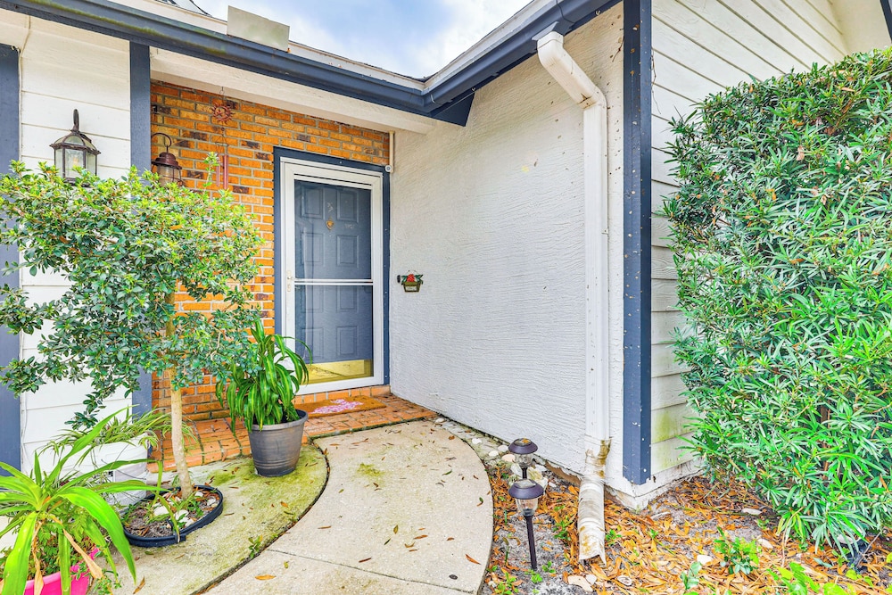 Swim, Golf & Relax: Lovely Home in Lake Mary