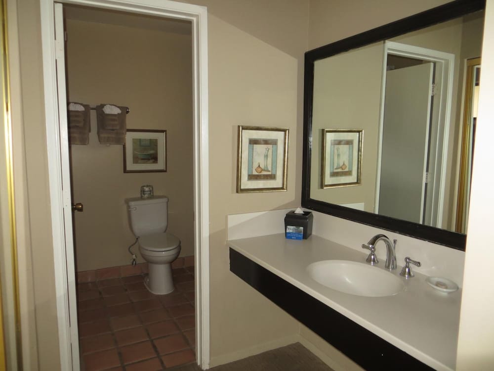 Adobe Inn - Property Image 22