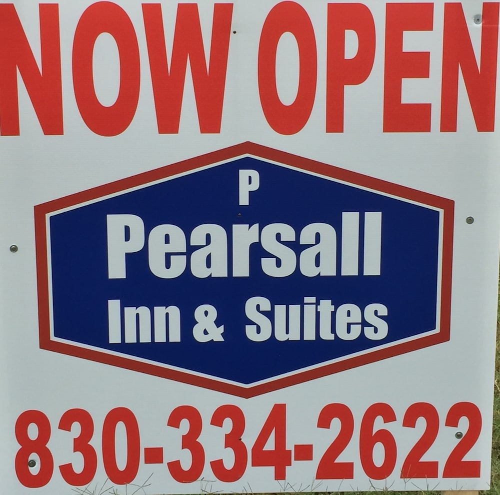 Pearsall Inn & Suites