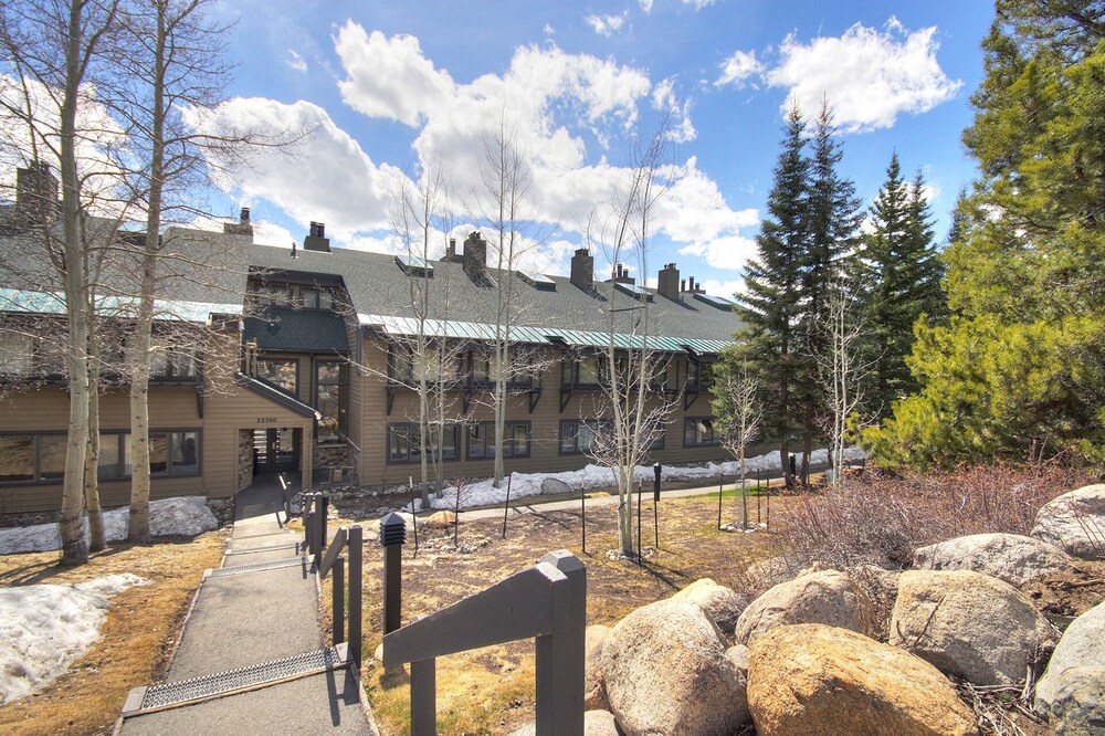 1733 Lenawee 4 Bedroom Condo