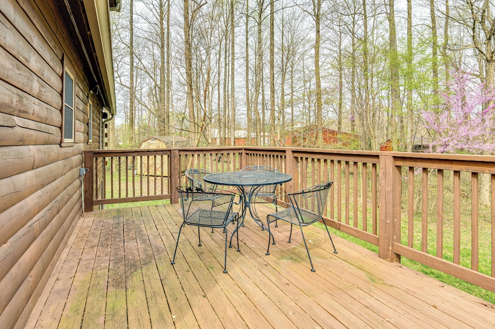 8 Mi to IU: Cabin w/ Reading Nook, Fire Pit & Yard