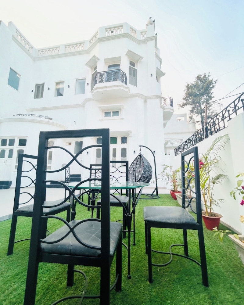 Grand Villa