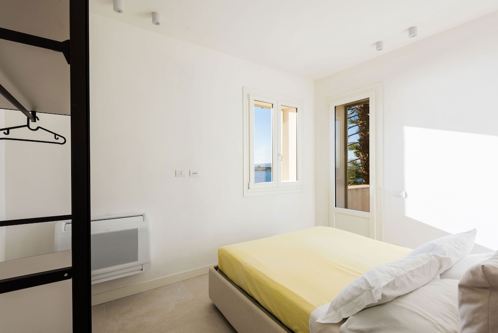 Villa Plemmiria by the Sea by Wonderful Italy