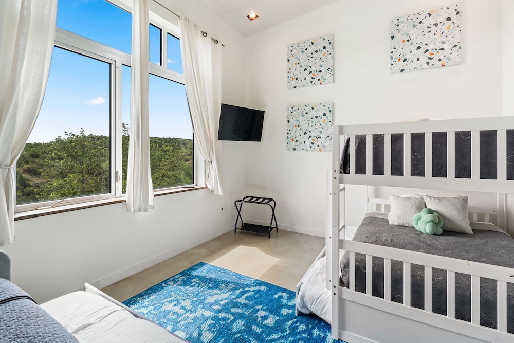 Luxury 4BR Hilltop Retreat With Scenic Views