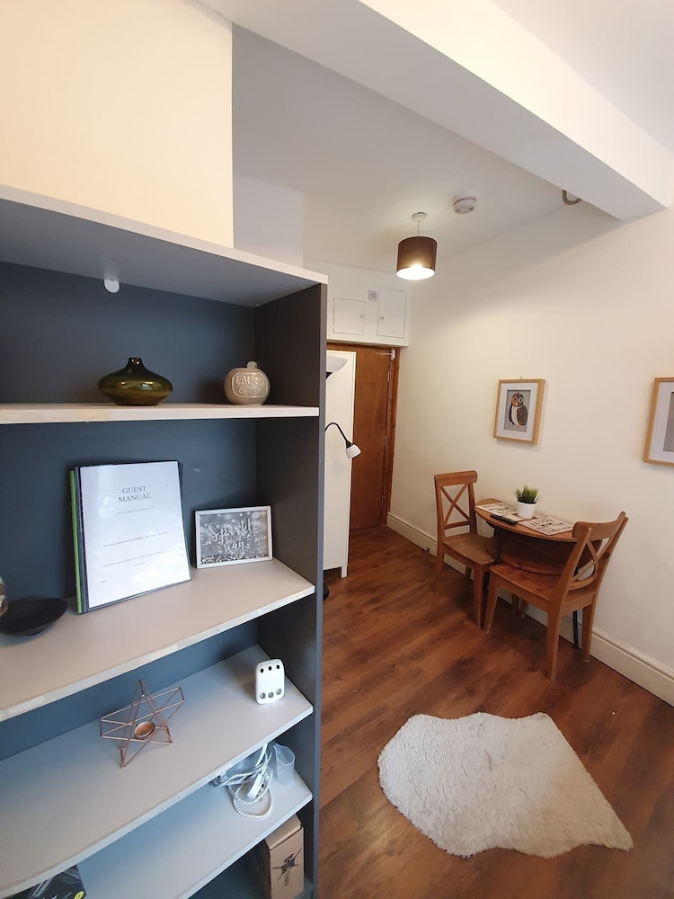 Victorian House 2 Bed 2 Bath Next to Barbican Tube