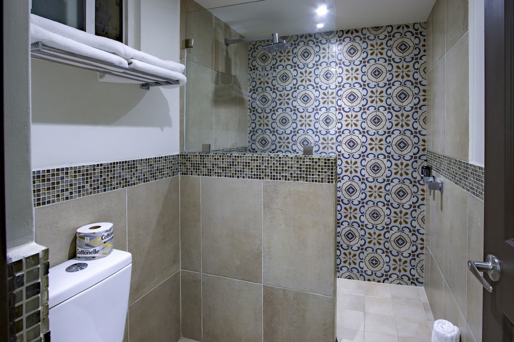 Ensenada Vacations - Hotel La Pinta - Property Image 9