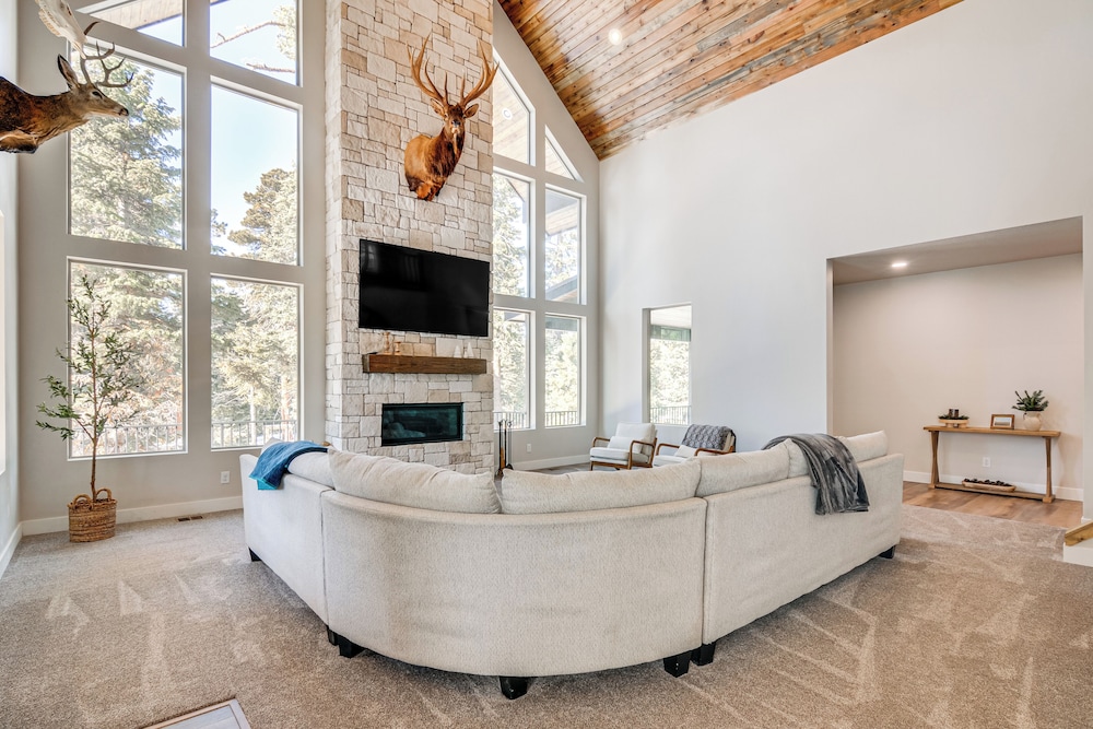 Near Lakes & Trails: Cabin in Duck Creek Village!