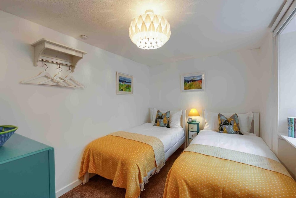 Ground Floor Apartment W/large Enclosed Garden view 3