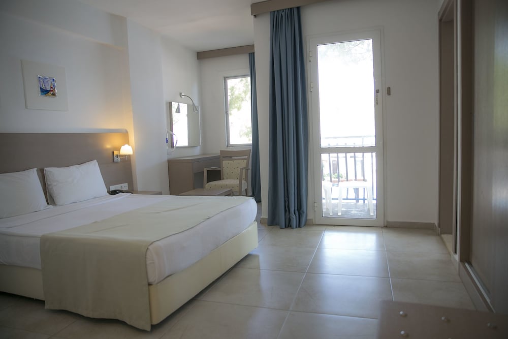 Bodrum Sea Side Beach Club Otel - Image 69