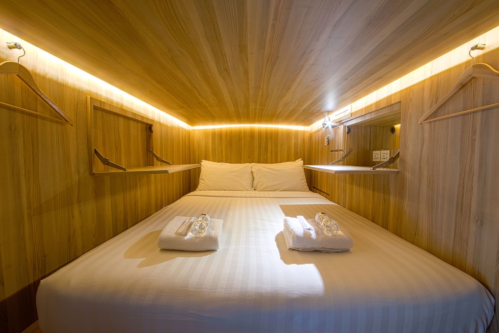 CUBE Boutique Capsule Hotel at Chinatown 9