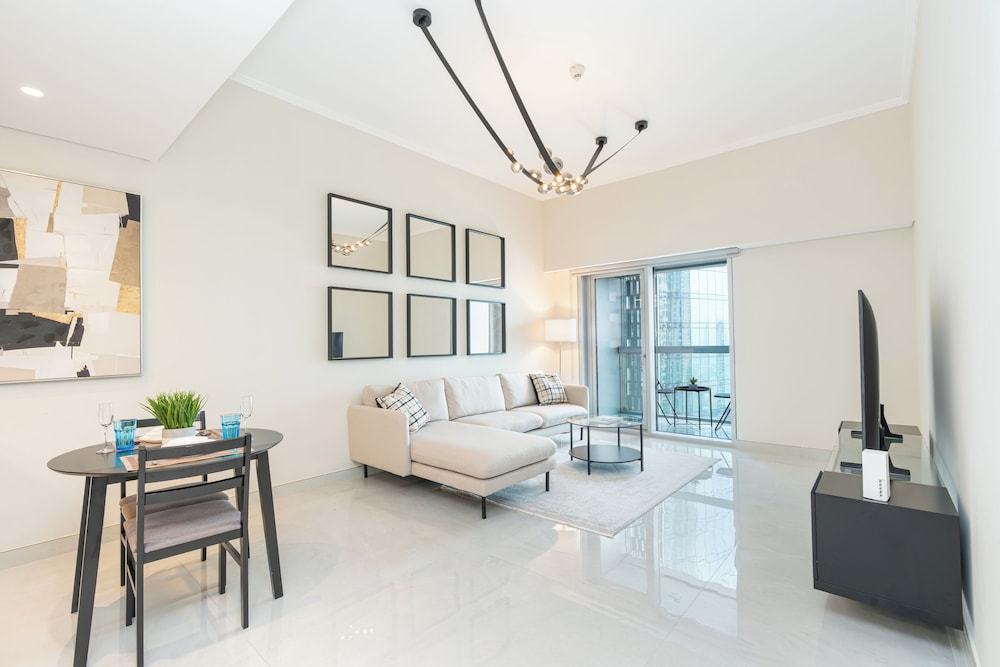 PVH - Refined 1BR - Cayan Tower