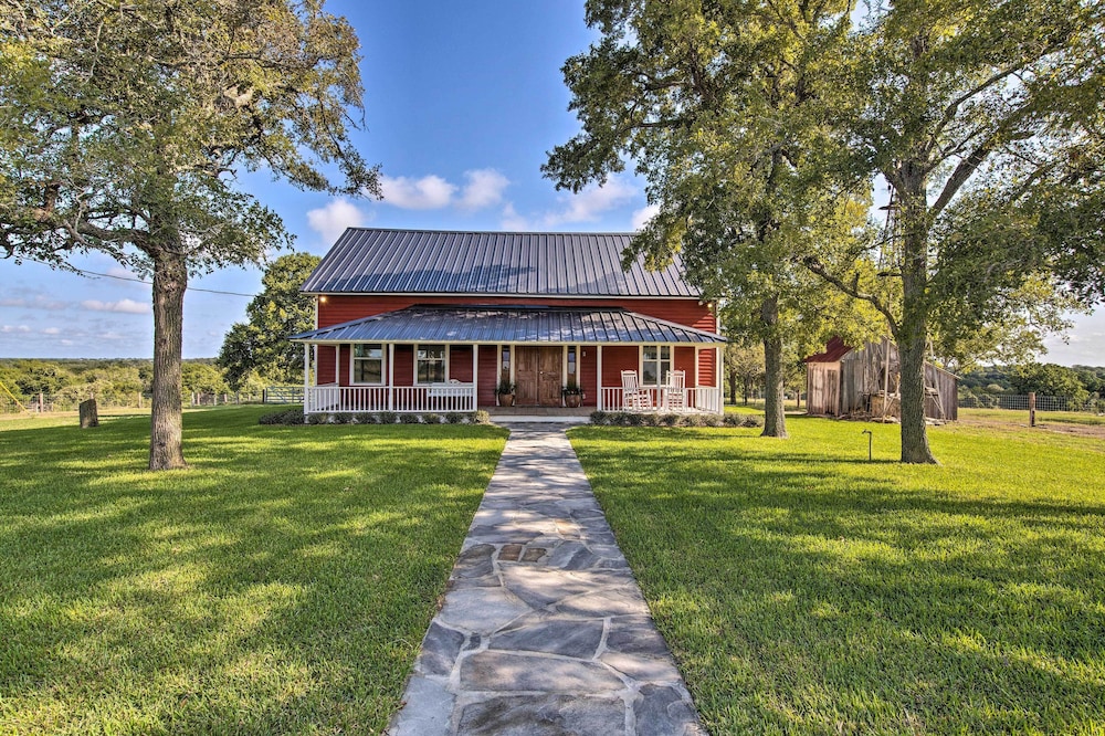 Peaceful Schulenburg Farmhouse w/ Fire Pit & Games view 4