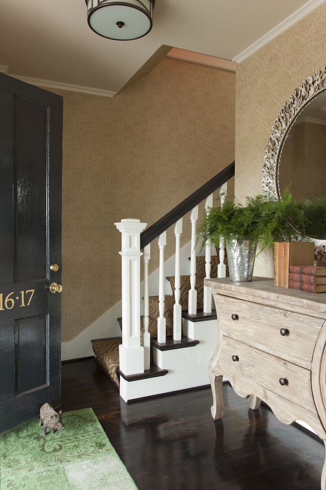 The Georges - Image 3