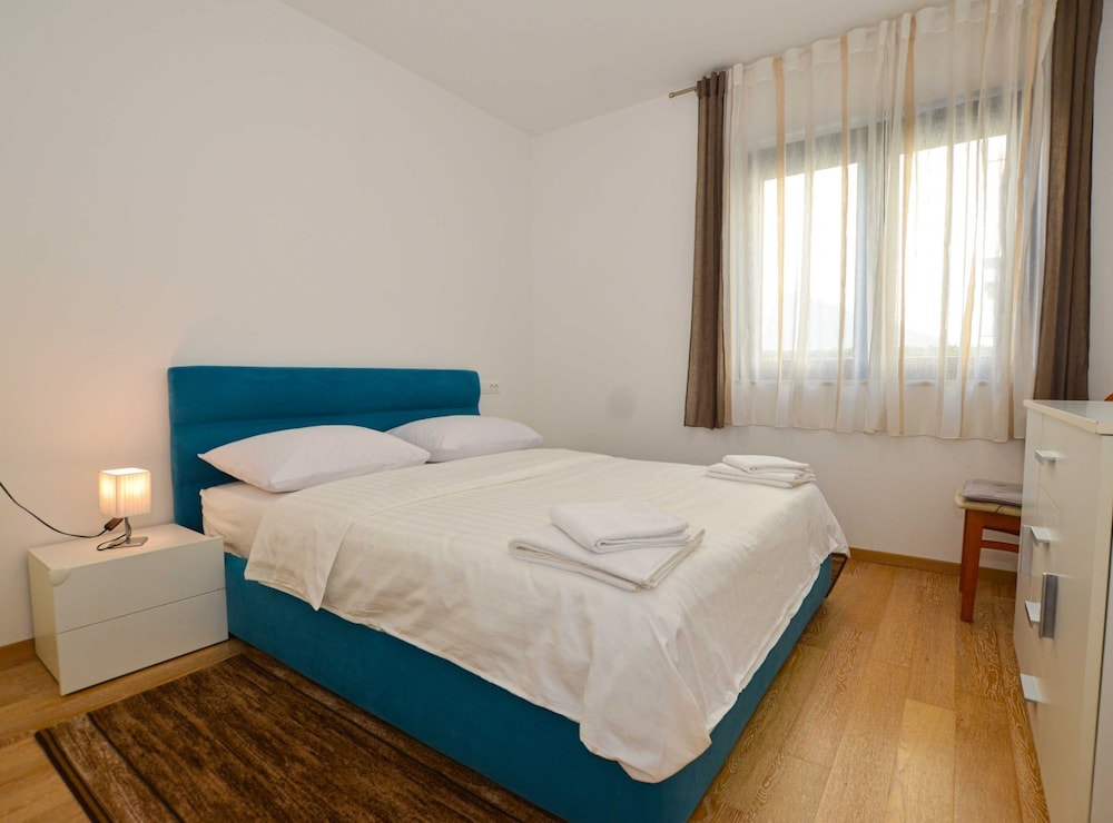 Family Friendly Spacious Apartment With Garden and Terrace