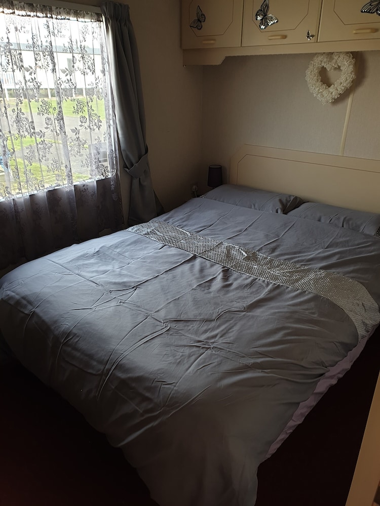 Cosy Static Caravan on East Mersea Island view 2