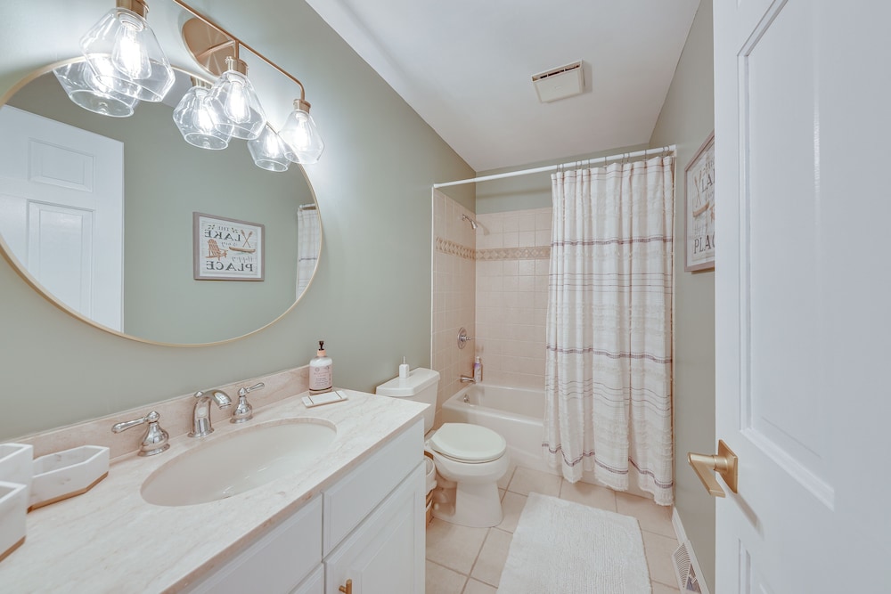 Charming Racine Home - Walk to Lake Michigan! - Property Image 1