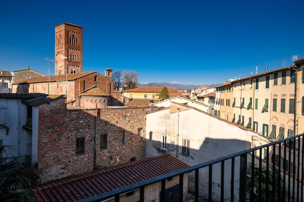 Casa Meg in Lucca With 3 Bedrooms and 2 Bathrooms