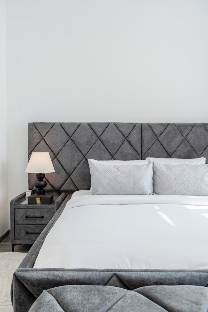 GLOBALSTAY. Azizi Royal Bay Apartments