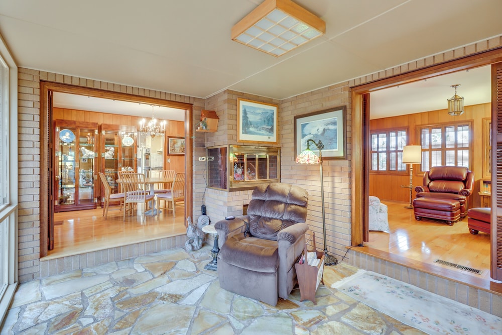 2 Living Areas + Library! Home 22 Mi to Mt Rose