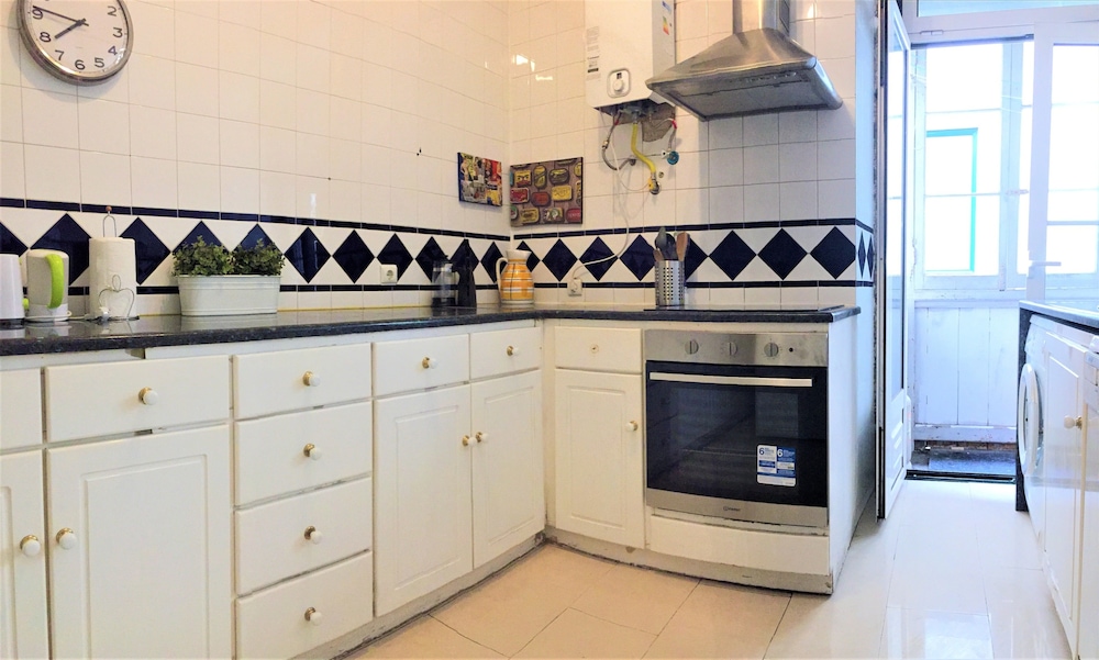 Charming Vintage Auto Check-in Flat in Baixa view 4