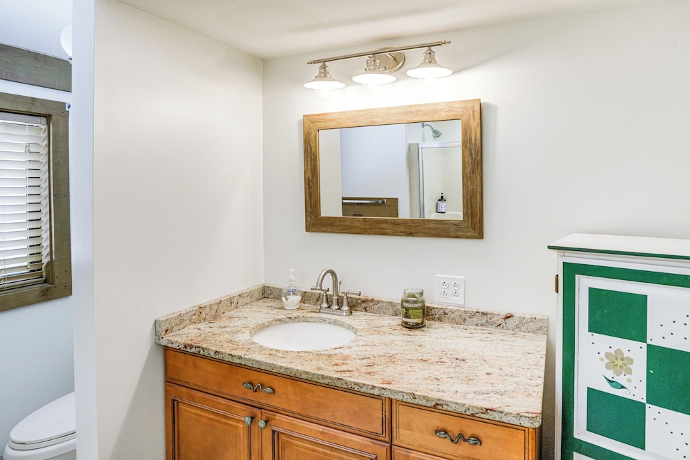 5 Mi to Ski: Family-friendly Home in West Dover!