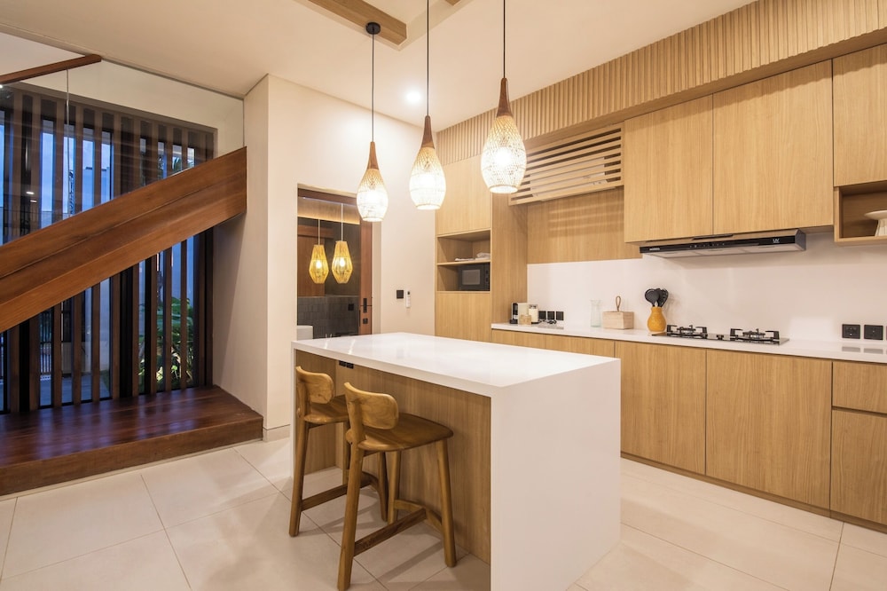 Elegant 3BR Escape Canggu AC 5min Shore