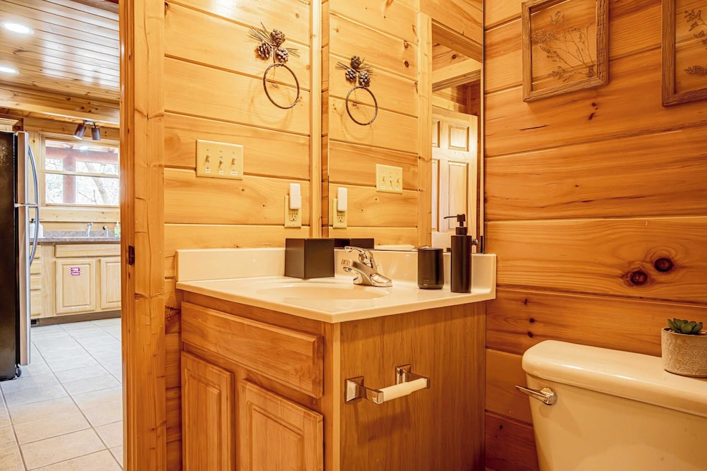 Bear Creek Way by Avantstay Hot Tub, Game Room, Air Hockey, Near Dollywood & Smoky Trails