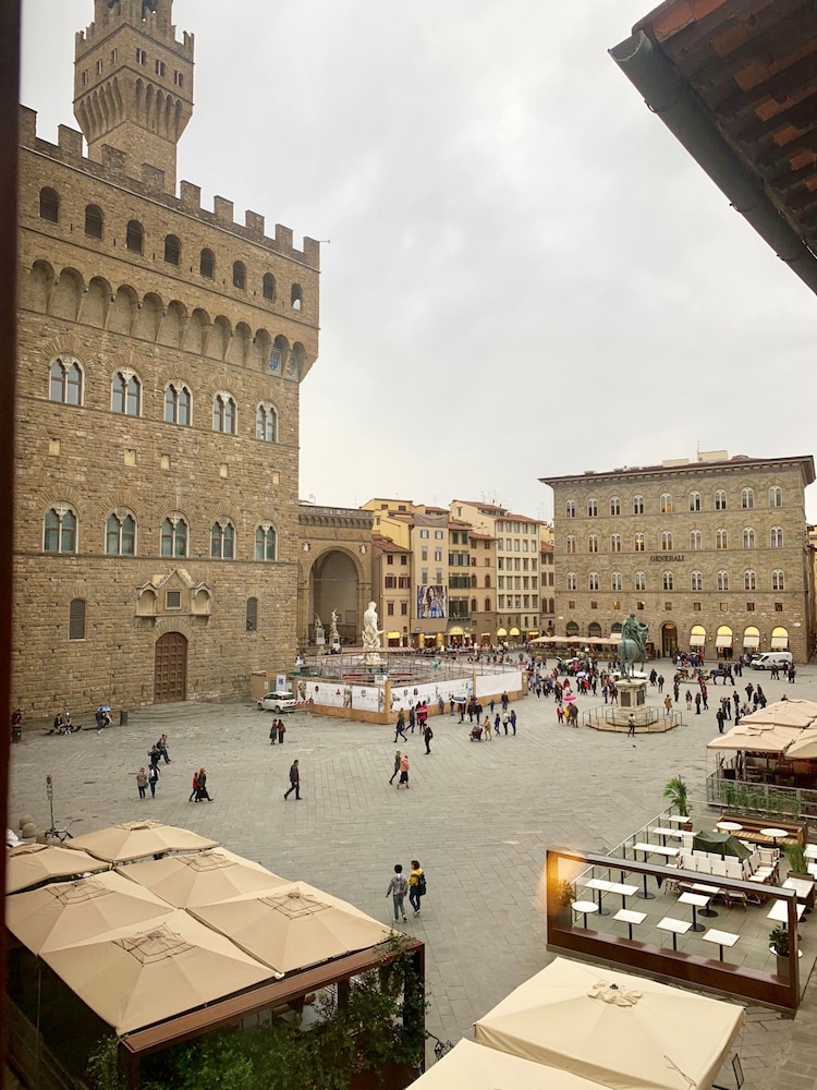 In Piazza della Signoria - Residenza d'Epoca
