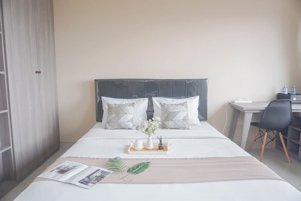 Good Choice and Comfy Studio Apartment at LRT City Jatibening