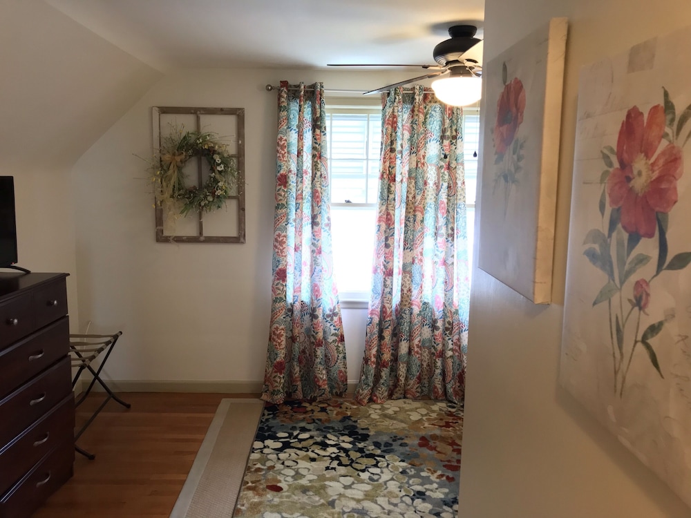The Little Italy of Niagara Falls Bed & Breakfast