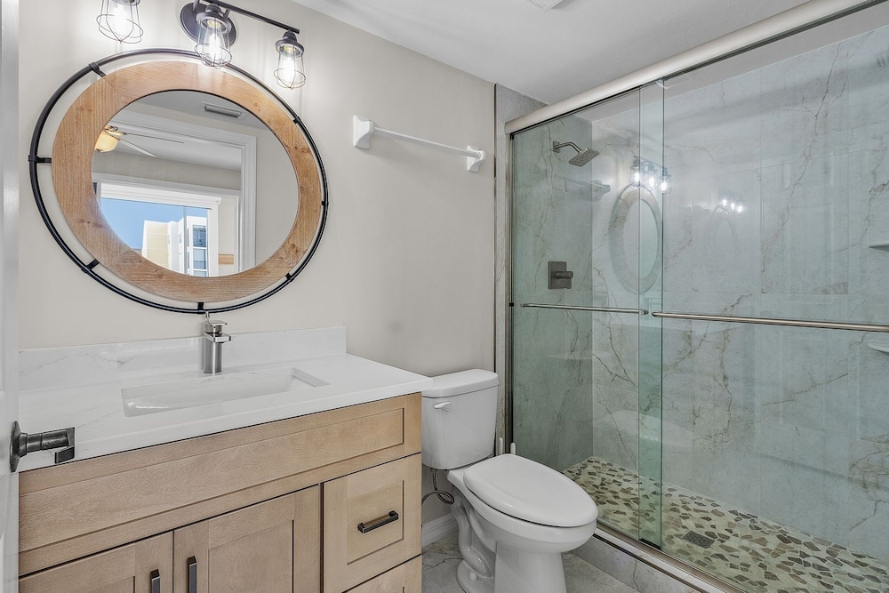 Casa Marina 432 Newly Remodeled, Water View 2 Bedroom Condo