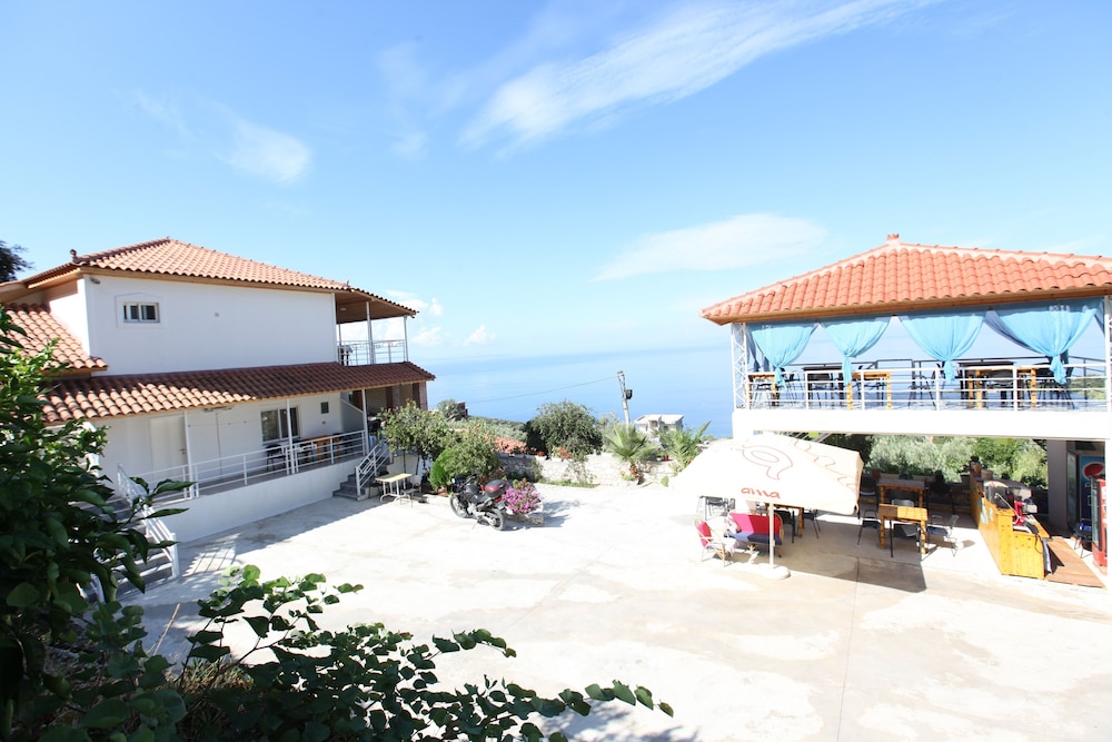 Vila Riza Veliu