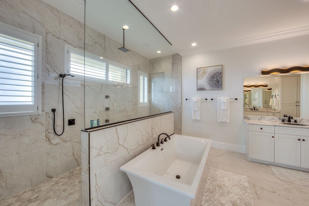 3552/3554 Big Kahuna Oasis: 10br, Pools & Beach Access 10 Bedroom Home