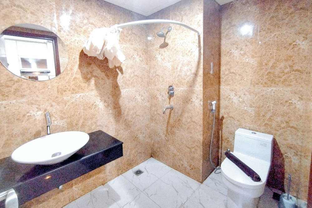 Comfy And Classic Studio At Grand Sungkono Lagoon Apartment
