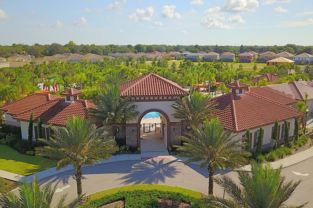 Stylish and Stunning 5BD Pool Home in Solterra - #5st452 - Image 1