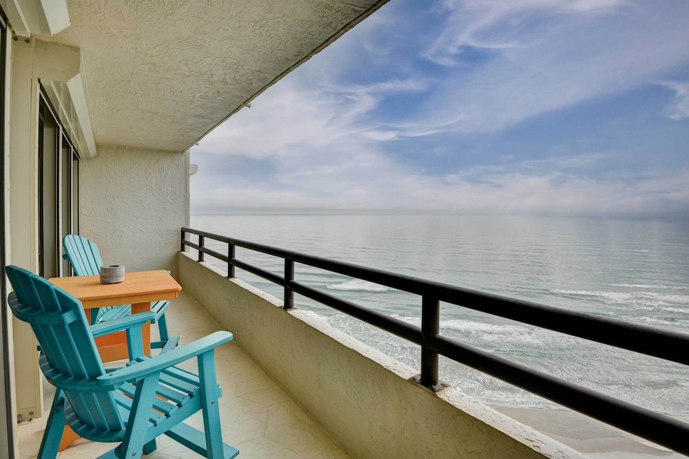 Stunning Ocean Views: Daytona Beach Shores Condo
