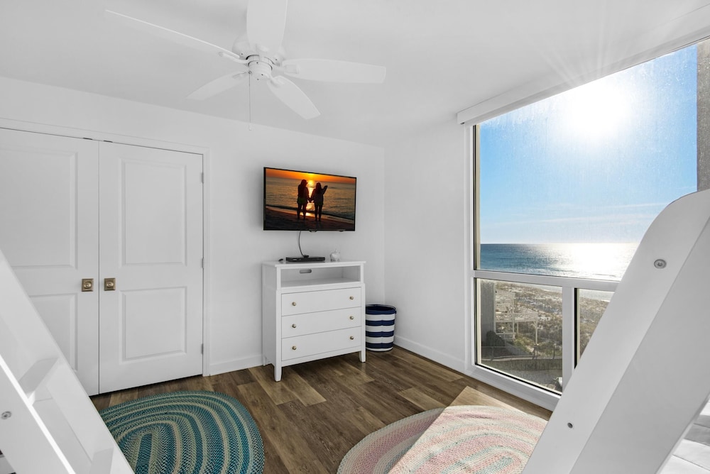 Shoreline Towers 1066
