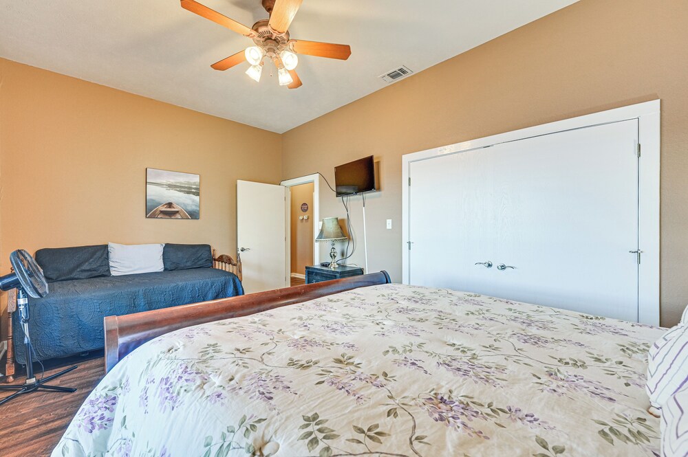Boat Dock & Hot Tub: Waterfront Home in Milam!