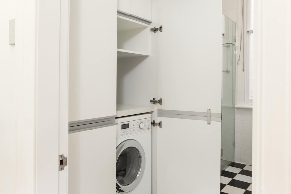 Ravenscourt's Studio Apartment Close to Everything