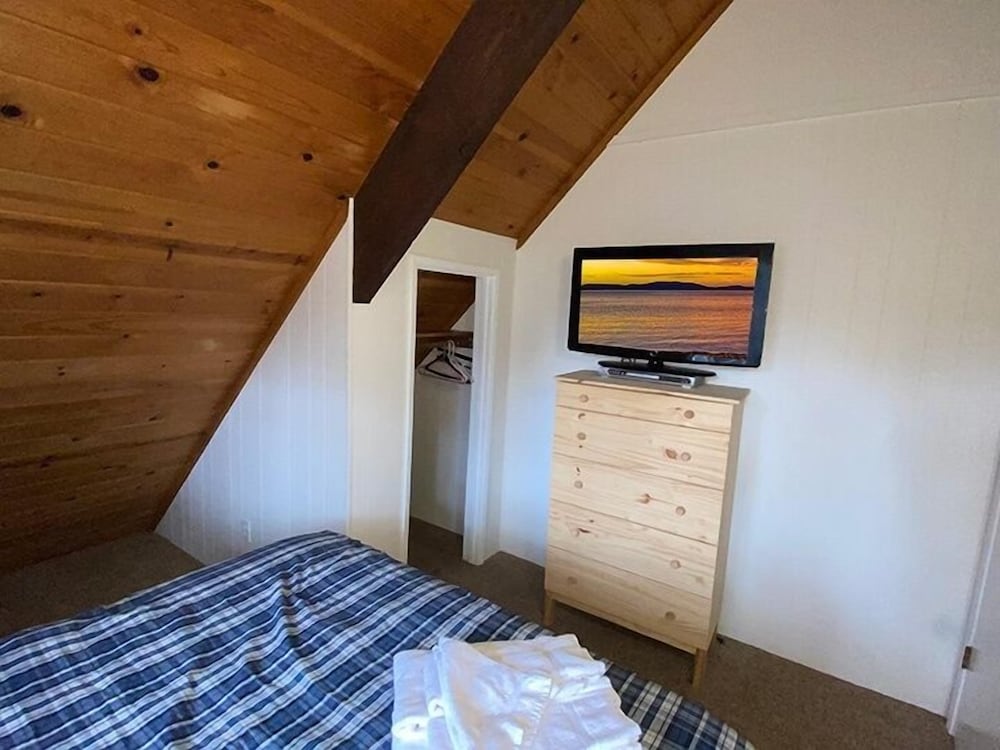 2708 Springwood Drive 2 Bedroom Cabin
