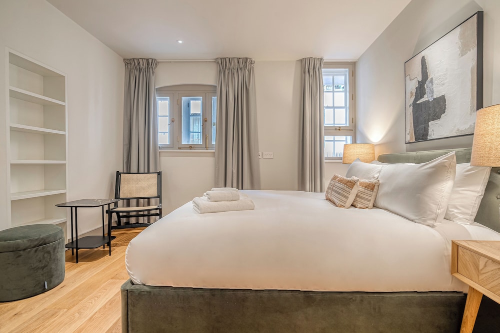 Luxury flats near Big Ben and London Eye