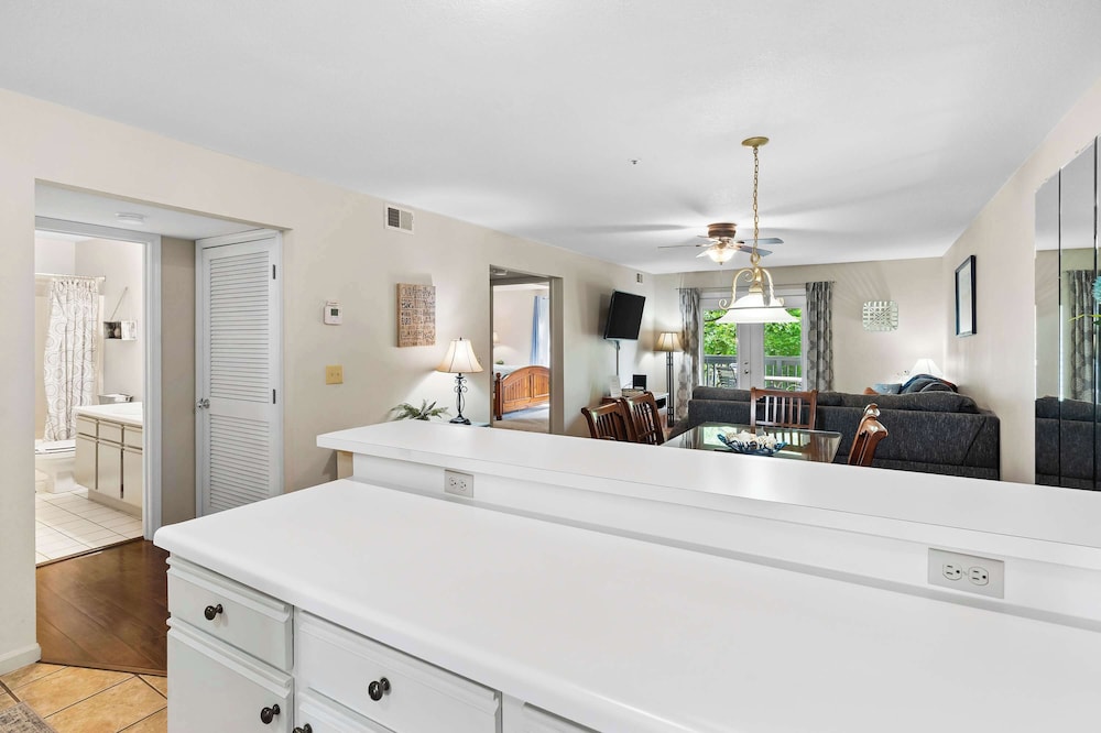 Ron's Retreat Stay for 6 With Resort Amenities