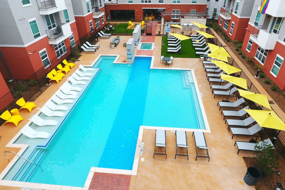 Landing Apartments Downtown Arlington